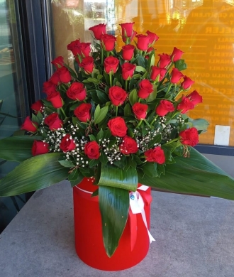 KUTUDA 51 ADET GÜL ARANJMANI,  BÜYÜK BOY