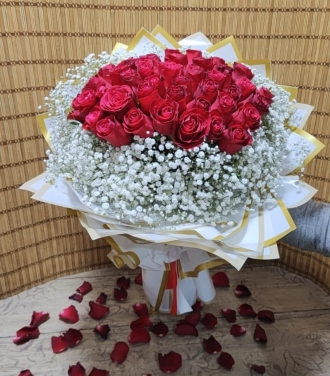 TUTKUNUN ZİRVESİ: LÜKS KIRMIZI GÜL BUKETİ