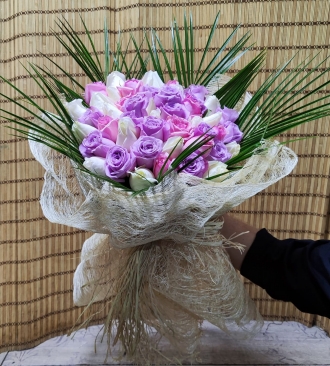 BÜYÜLEYİCİ AŞK. MOR PEMBE KARIŞIK GÜL BUKETİ